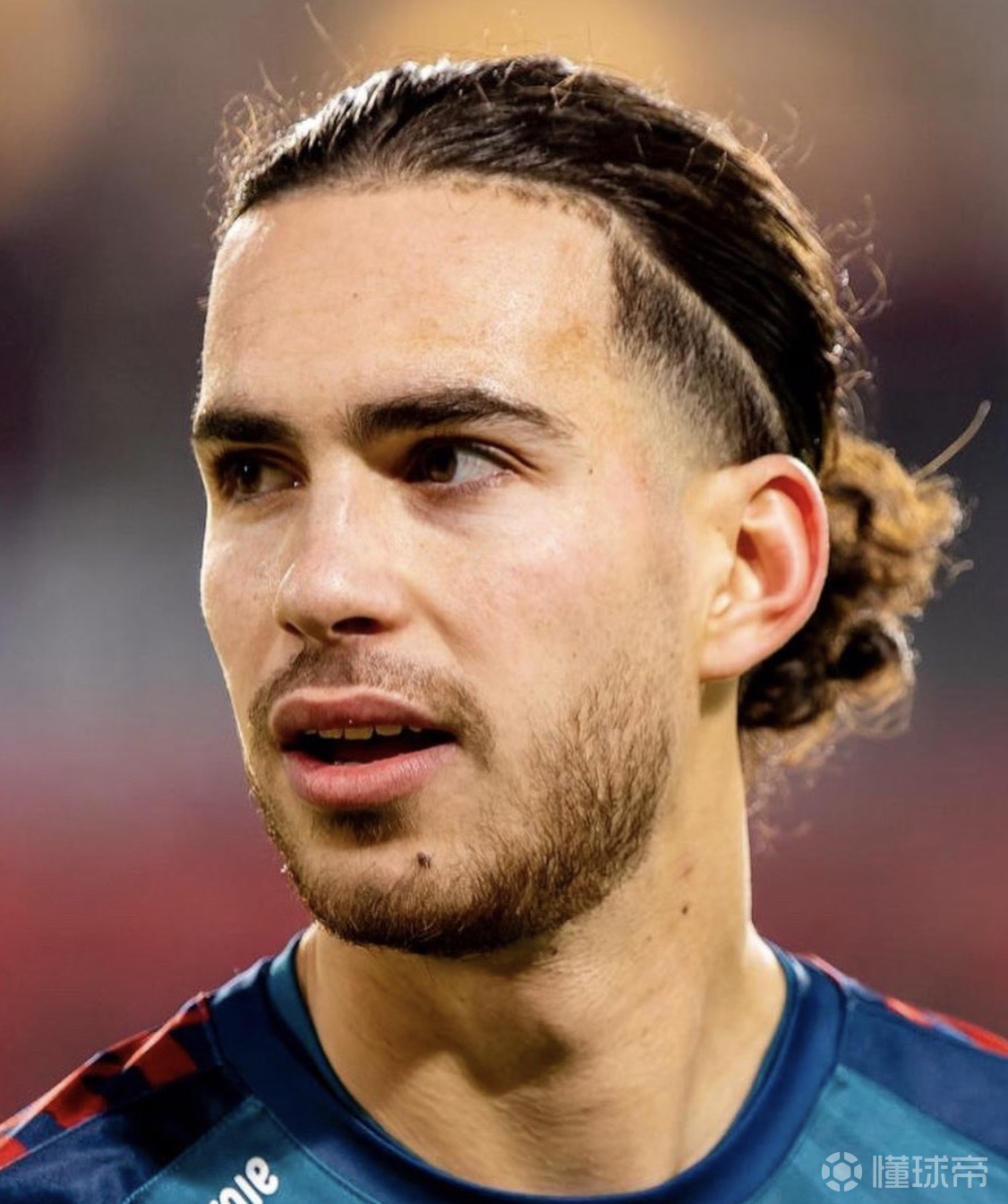 费耶诺德训练开放日，集结日官宣签约引欢呼，足总杯在即，阵容厚度经受考验-爱游戏体育官网